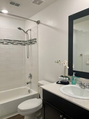 Bathroom - This Must Be The Place, 3 Bed, 2 Bath, Sleeps 8, Outdoor living and Pool (Heartland)