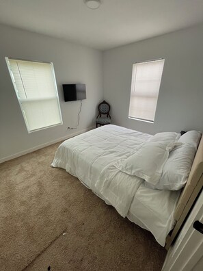 3 bedrooms, iron/ironing board, Internet, bed sheets - Short Drive Dickies Arena & Will Roger Coliseum (Fort Worth)