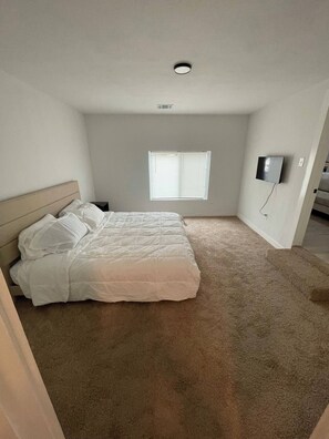 3 bedrooms, iron/ironing board, Internet, bed sheets - Short Drive Dickies Arena & Will Roger Coliseum (Fort Worth)