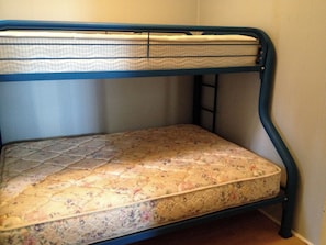 Room - True Beach Front Cottage in Turkey Point. Rare find. (Vittoria)