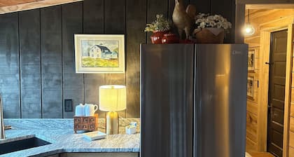 Working Horse Ranch Retreat – 2 Bedrooms, Fire Pit, 20 Min to Downtown Nashville