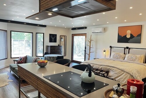 Hill Country Studio:Tucked away on a creatively inspired, safe, and gated space.