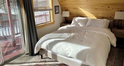 Delightful 3-bedroom chalet in charming Salida perfect for getaway