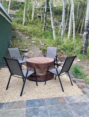 Outdoor dining - Delightful 3-bedroom chalet in charming Salida perfect for getaway (Salida)