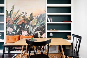 Dining - Chic One-Bedroom Apartment in London (London)