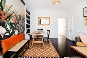 Dining - Chic One-Bedroom Apartment in London (London)