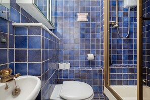 Hair dryer, towels - Compact Studio in Vibrant Pimlico (London)