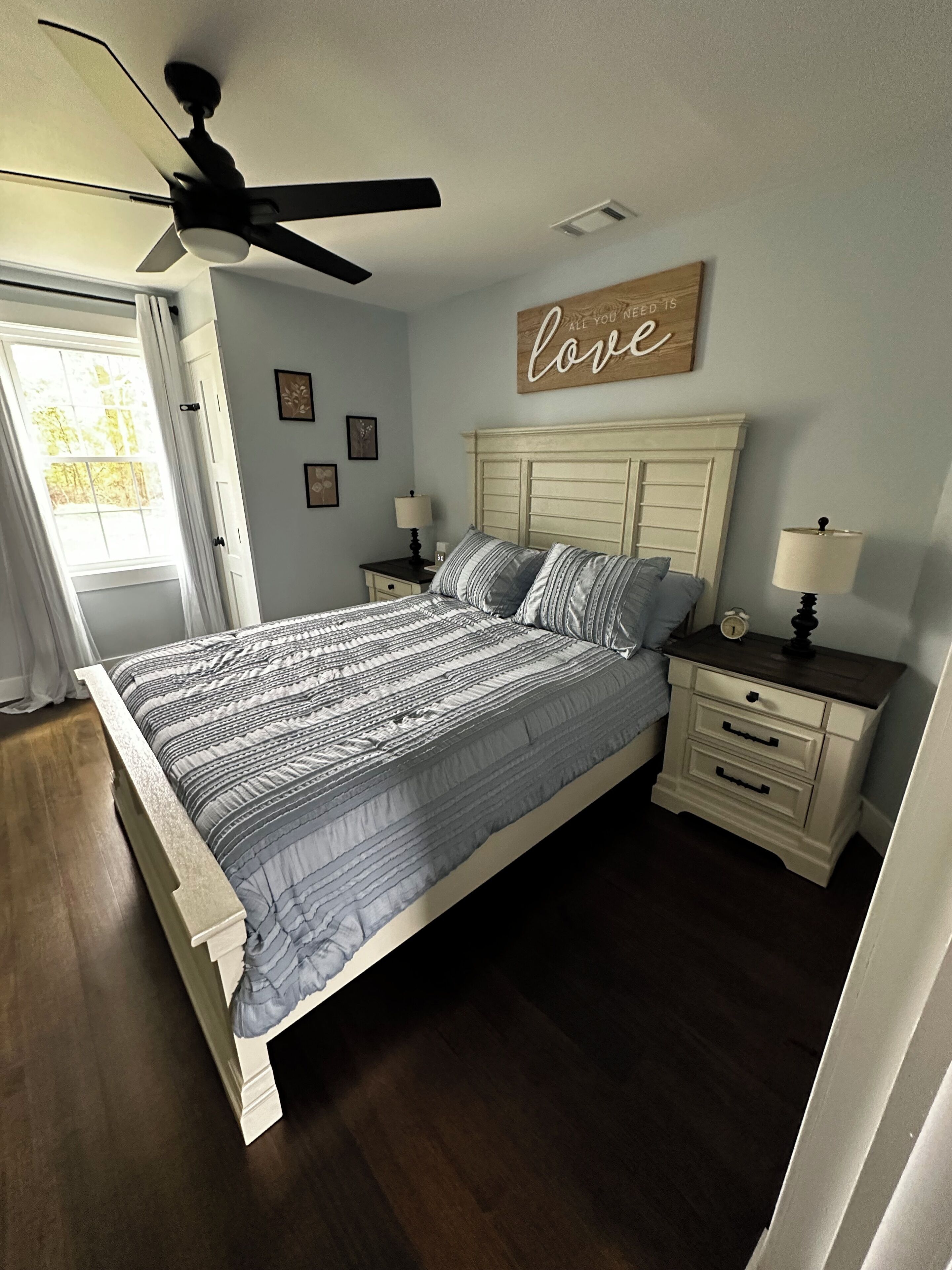 3 bedrooms, iron/ironing board, internet, bed sheets
