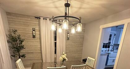 Charming 3-bedroom completely remodeled country house in Tappahannock with AC