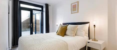 1 bedroom, desk, iron/ironing board, free WiFi