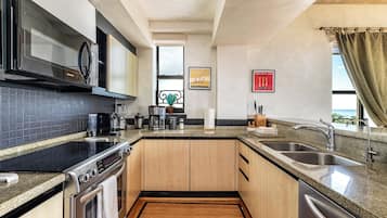 Panoramic Apartment, Beach View | Private kitchen