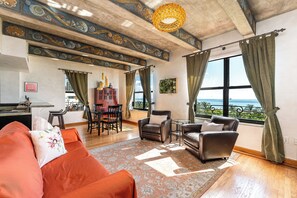 Living area - The Netherland R5F on OceanDr - Park&Gym (Miami Beach)