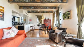 Panoramic Apartment, Beach View | Living area