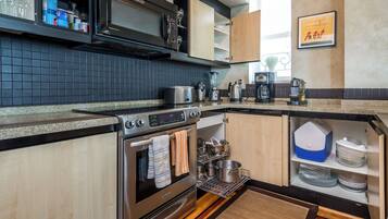 Panoramic Apartment, Beach View | Private kitchen
