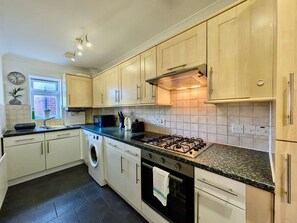 Private kitchen - Charming 2-Bedroom Flat in London (Greater London)
