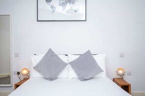 1 bedroom, iron/ironing board, free WiFi, bed sheets - Modern flat in Canning Town (London)