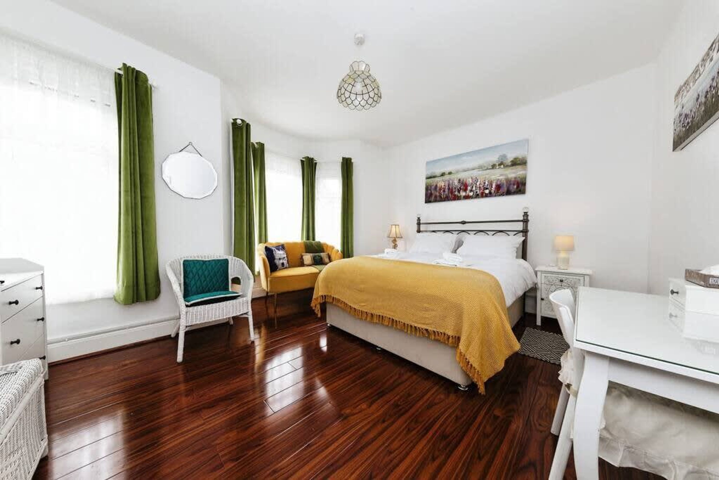 3 bedrooms, desk, iron/ironing board, free WiFi