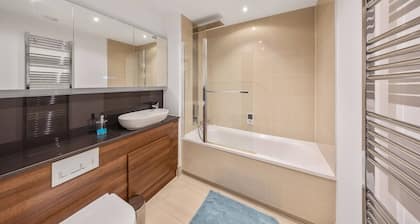Stylish-central-flat-for-long-&-short stay
