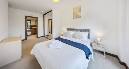 Stylish-central-flat-for-long-&-short stay