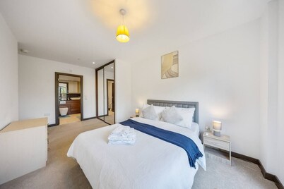 Stylish-central-flat-for-long-&-short stay