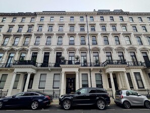 Exterior - Stylish 1 Bed in SW7 with Private Balcony (Greater London)