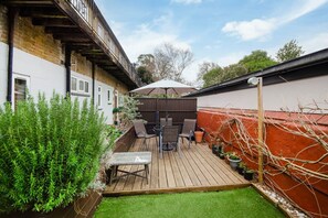 Outdoor dining - Charming Ground Floor Flat in Twickenham (Twickenham)