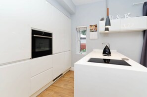 Private kitchen - Charming Ground Floor Flat in Twickenham (Twickenham)