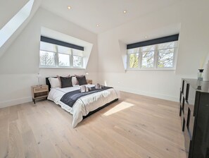 2 bedrooms, desk, free WiFi, bed sheets - Modern Apartment in Moss Hall Court (London)