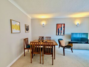 Dining - Charming Flat Near London Attractions (Greater London)