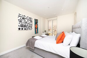 2 habitaciones, escritorio, tabla de planchar con plancha y wifi gratis 