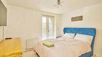 2 bedrooms, desk, iron/ironing board, free WiFi