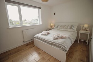 4 habitaciones, escritorio, tabla de planchar con plancha y wifi gratis 