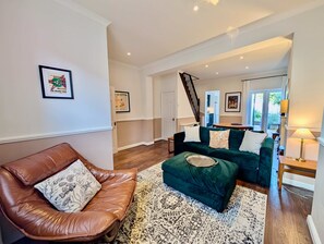 Living area - Charming Two-Bedroom Home in London (Greater London)