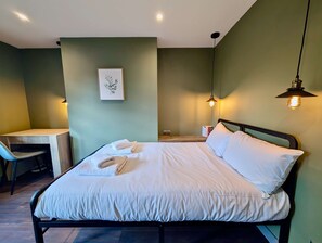 1 bedroom, desk, iron/ironing board, free WiFi