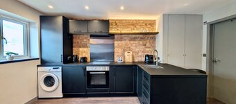 Charming Flat With Free Parking in Prime Location