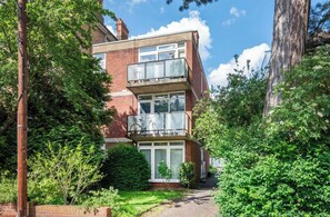 Exterior - Cosy One-Bedroom Flat in Bromley (Greater London)