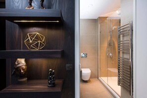 Hair dryer, towels - Stylish Penthouse with London Views (London)