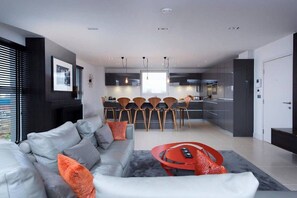 Living area - Stylish Penthouse with London Views (London)