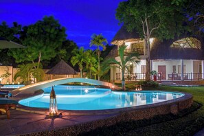Outdoor pool - Villa Kapungu with private Chef, XXL Pool and garden (Kwale County)