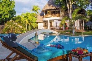 Outdoor pool - Villa Kapungu with private Chef, XXL Pool and garden (Kwale County)