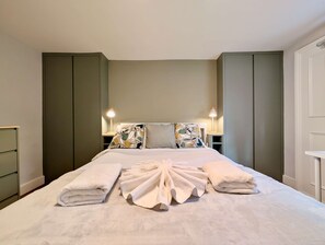 2 soverom, skrivebord, strykejern/-brett og wi-fi (inkludert)