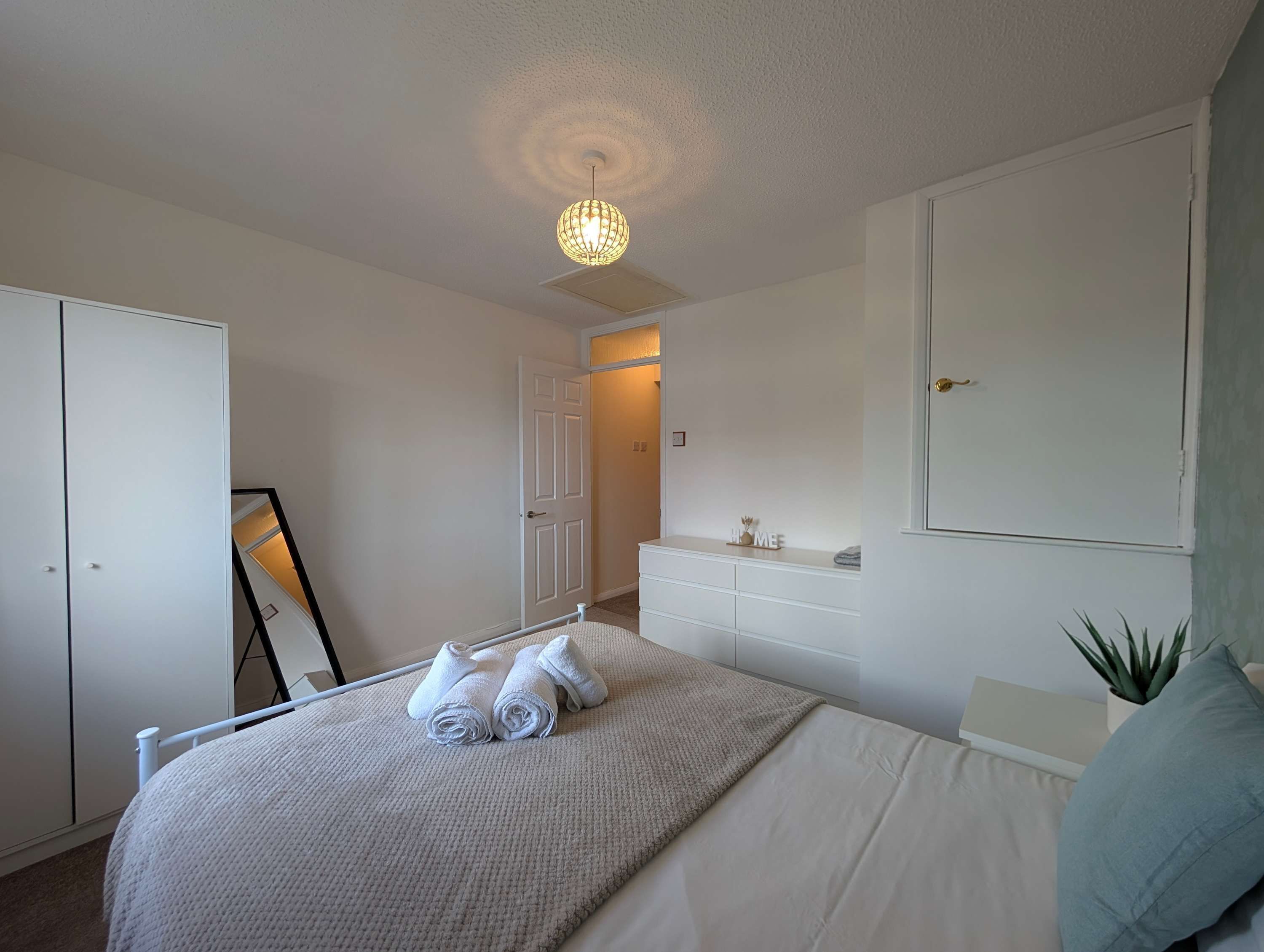 2 bedrooms, desk, iron/ironing board, free WiFi