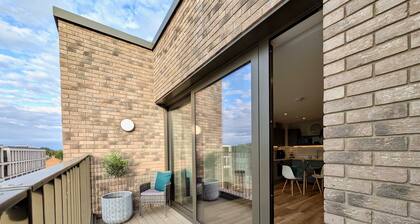 Amazing Flat with Free Parking and Balcony