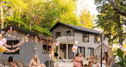 Riverwood Estate Chalet at The Blue Mountains - Hot Tub + Firepits