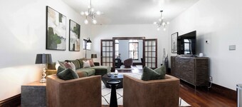 Read, Write & Relax in Winterset, near Downtown Square. Historic apartment.