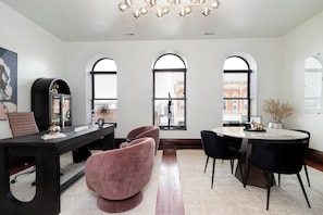 Dining - Read, Write & Relax in Winterset, near Downtown Square. Historic apartment. (Winterset)
