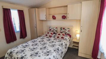 2 bedrooms, individually decorated, individually furnished, free WiFi