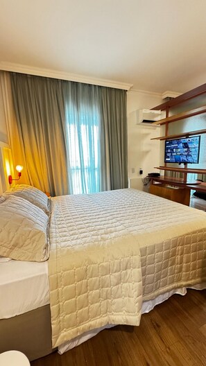 华丽套房 | 客房内保险箱、遮光窗帘、熨斗/熨衣板、免费 WiFi