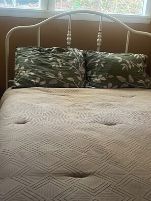 2 bedrooms, iron/ironing board, WiFi, bed sheets - Cozy 2-bedroom cottage in enchanting Catskill Mountains (Catskill)
