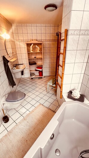Bathroom - Apartment 'Svea' with Shared Garden and Wi-Fi (Wagenhoff)